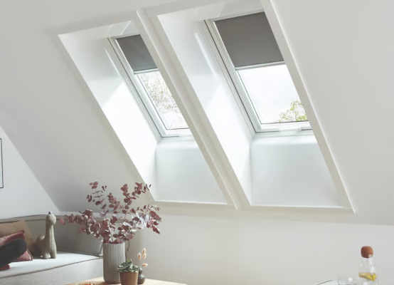 Fenêtre de toit avec store intérieur 