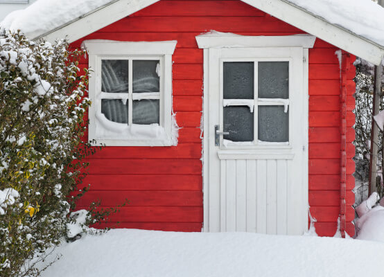 Fenêtre cabane au fond du jardin