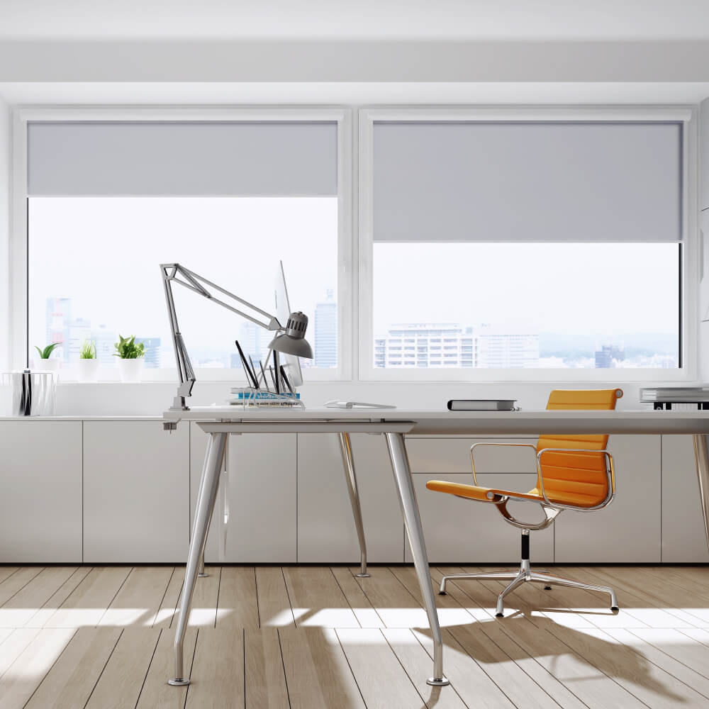 Fenêtre en aluminium blanc au bureau