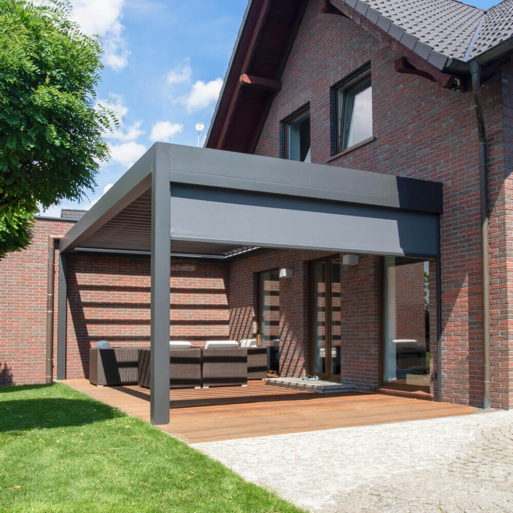 Pergola adossée avec store latéral