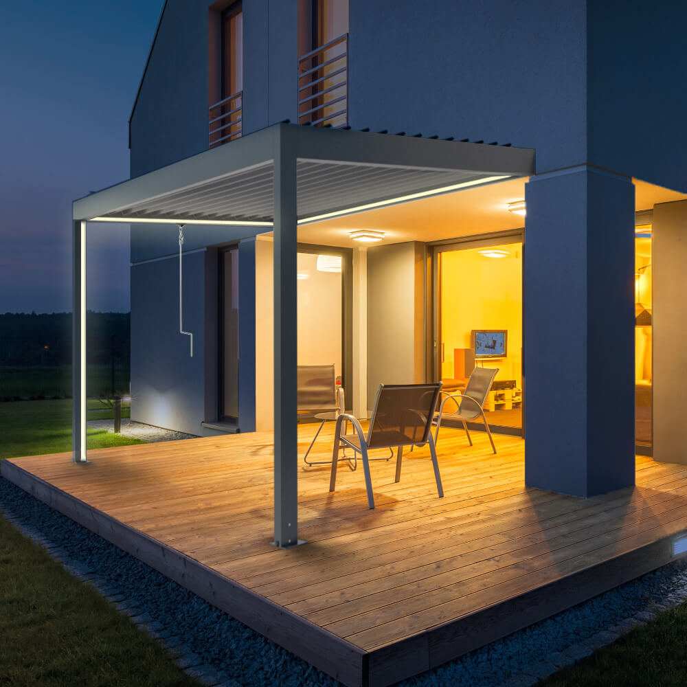 Pergola adossée avec manivelle et ruban LED