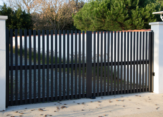 Portail battant noir