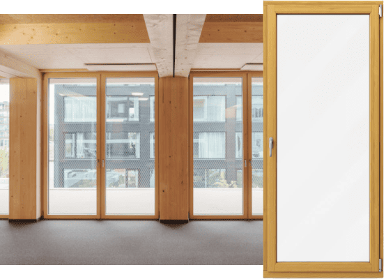 Porte-fenêtre en bois naturel