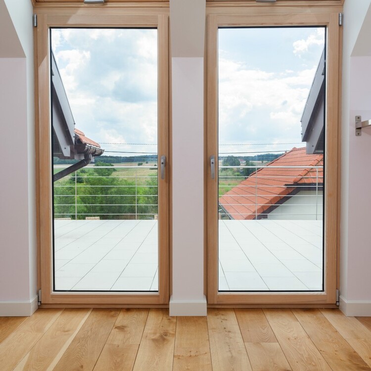 Porte-fenêtre pin clair