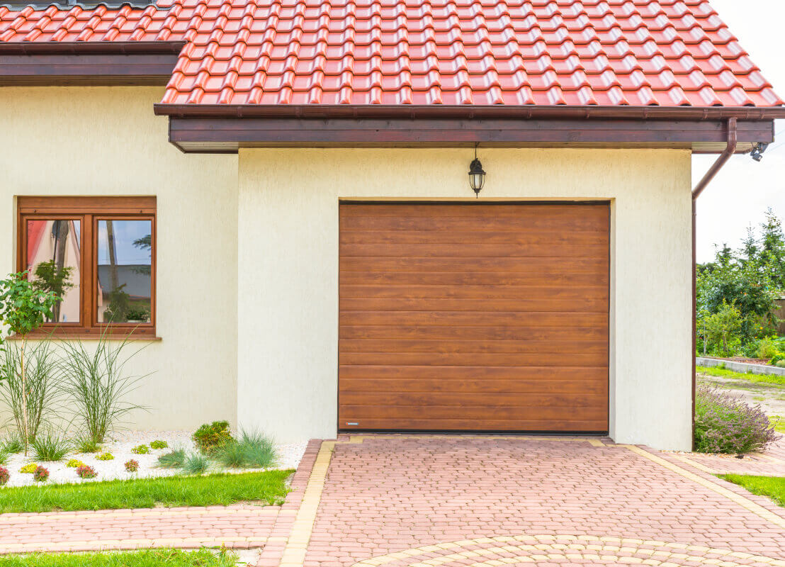 Porte de garage 2.2x2m vue extérieure