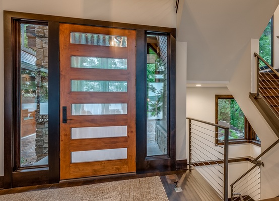 Porte d'entrée en bois vitrée