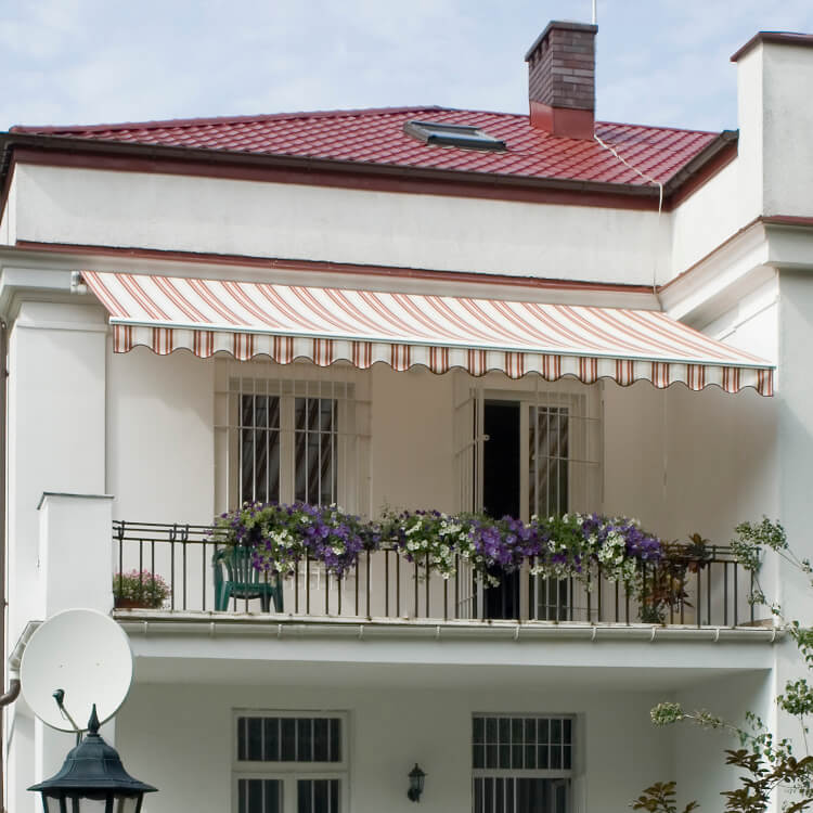 Store banne avec rayures rouge et blanche Store banne avec rayures rouge et blanche