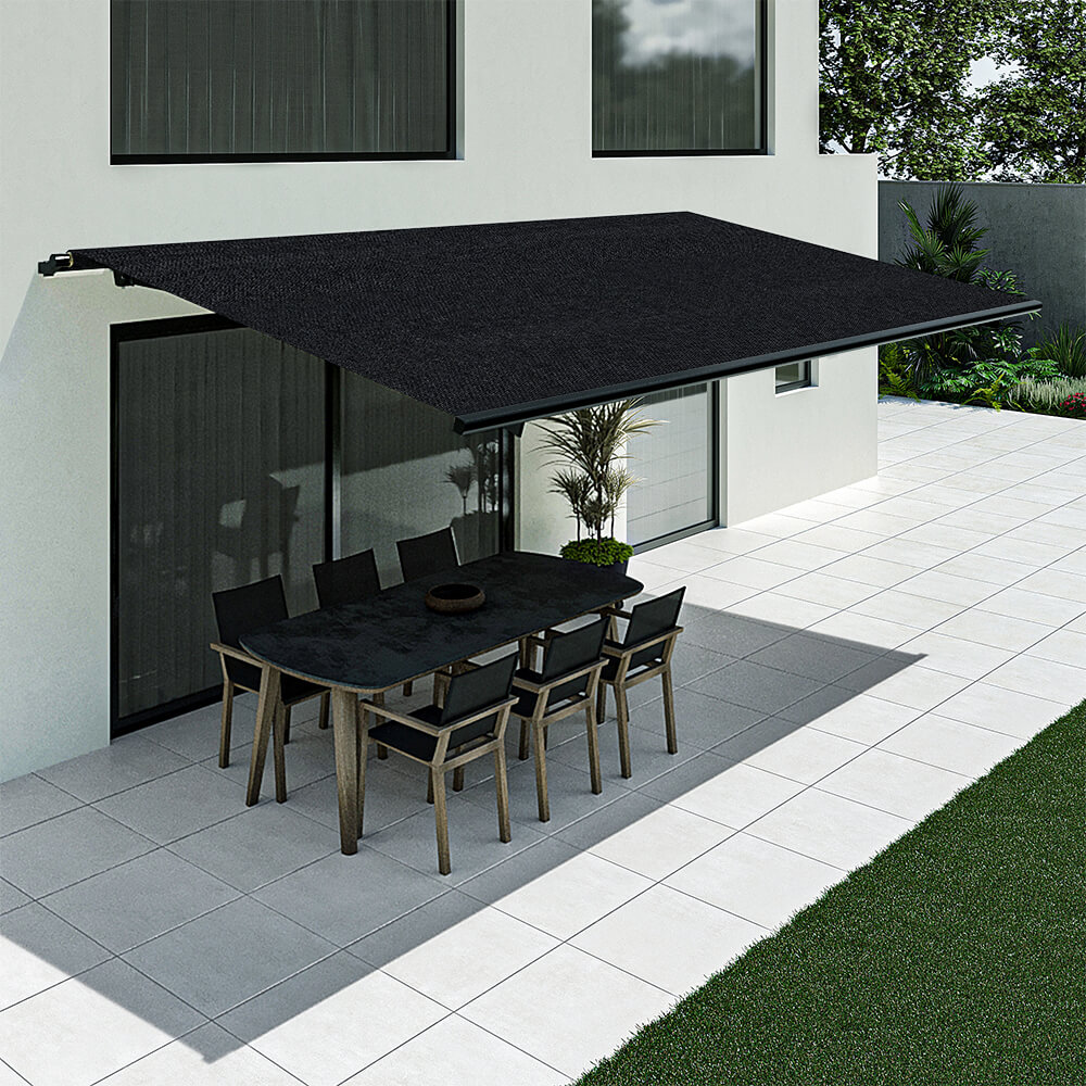 Terrasse avec store banne noir