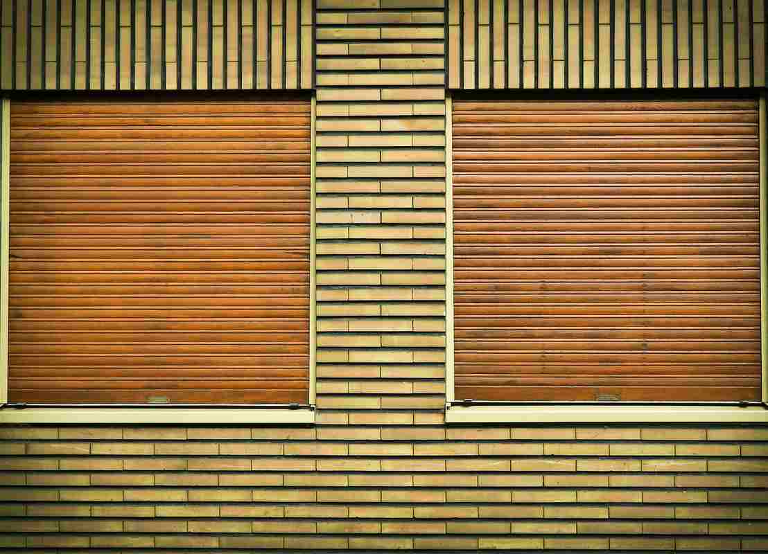 Volets roulants marron